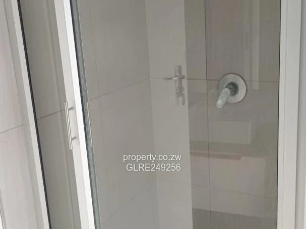 Spacious 4-Bed Vainona Apartment — Modern Kitchen & Borehole
