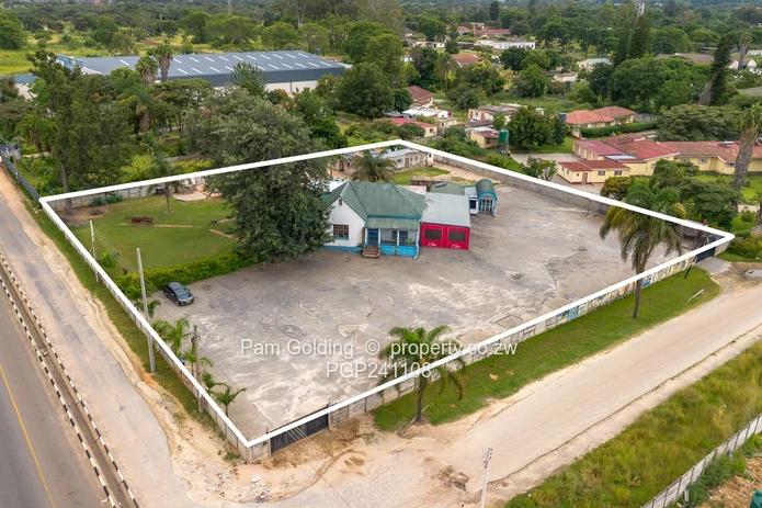 Commercial building for sale