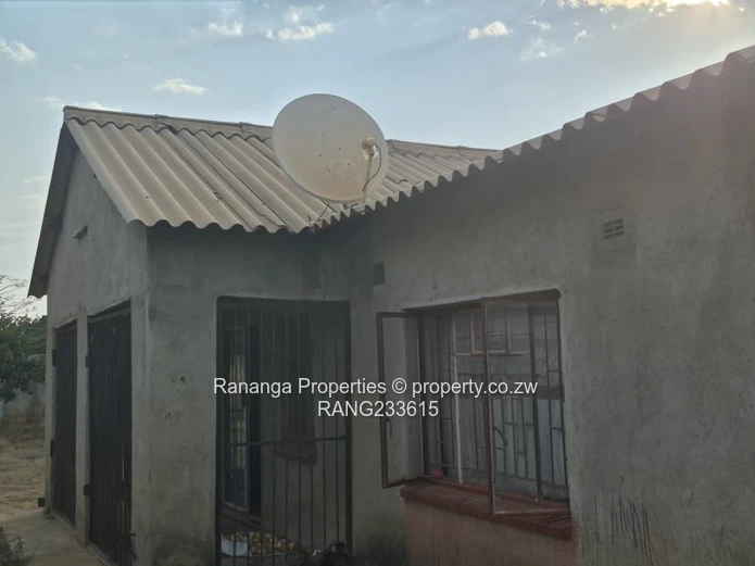 Kadoma – Solid 4-Bedroom Family Home with Title Deed