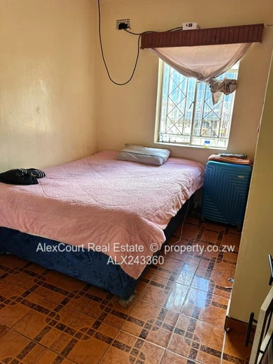 Well Kept and Spacious House in Zengeza! (Sole Mandate)