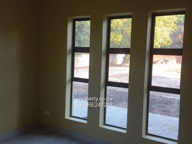 Mount Pleasant 4-Bed, 3-Bath Flat with Borehole