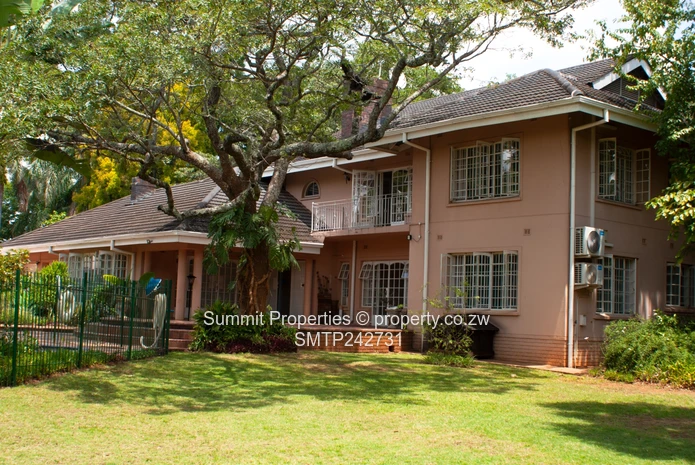 Luxury 6-Bedroom Residence – Ridgeway North