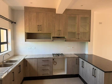 3 Bedroom Flat & Apartment