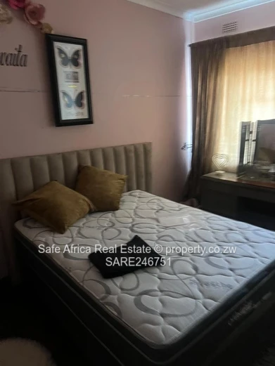 Spacious 4-Bed Home in Eastlea on 1700m² with Borehole