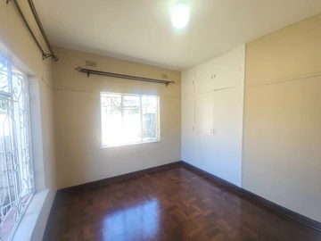 2 Bedroom Flat & Apartment