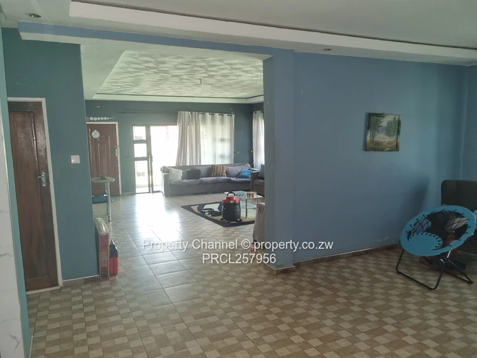 Beautiful 4-beds House Ashdown Park