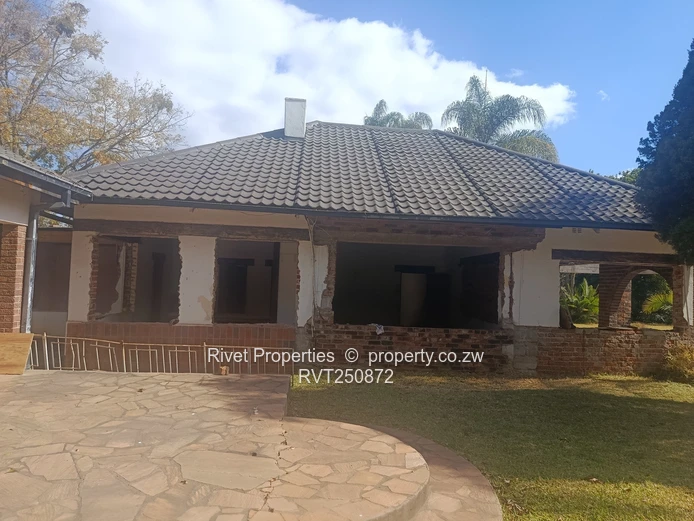Spacious Highlands 5-Bed Home UNDER RENOVATION EXCELLENT LOCATION FOR ANYTHING (Sole Mandate)