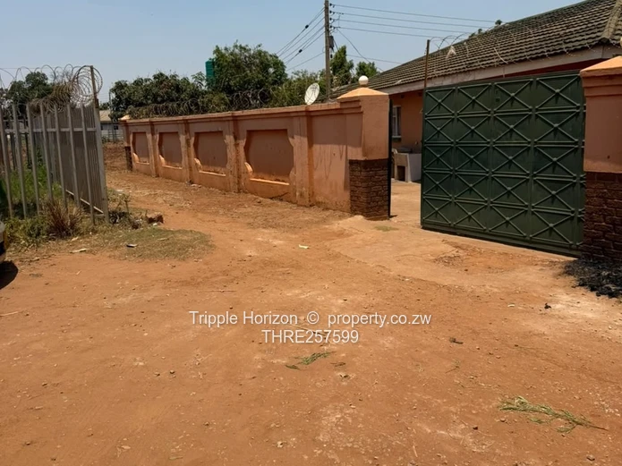 8-Bed Kuwadzana Home — Borehole, Walled Concrete Yard
