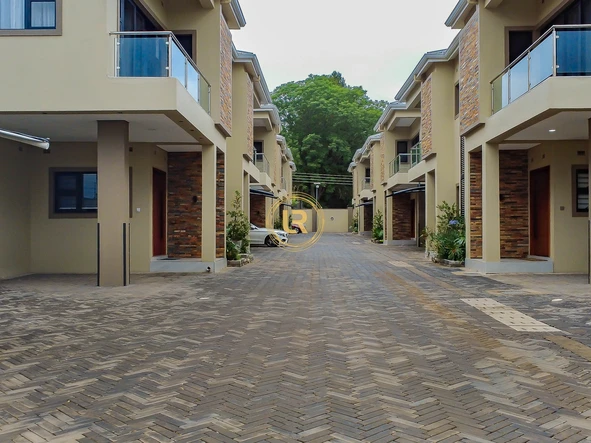 3 Bedroom Flat & Apartment