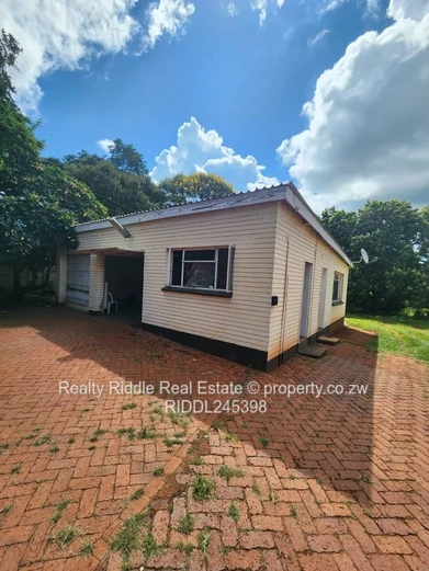 Greystone Park: 4-Bed Home on 9,185 m² with Pool & Borehole