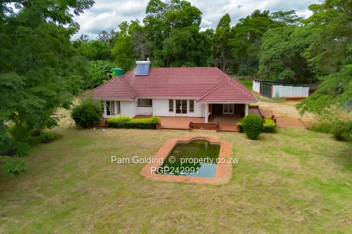 2 acres vainona – renovation and development opportunity near Village Walk. (Sole Mandate)