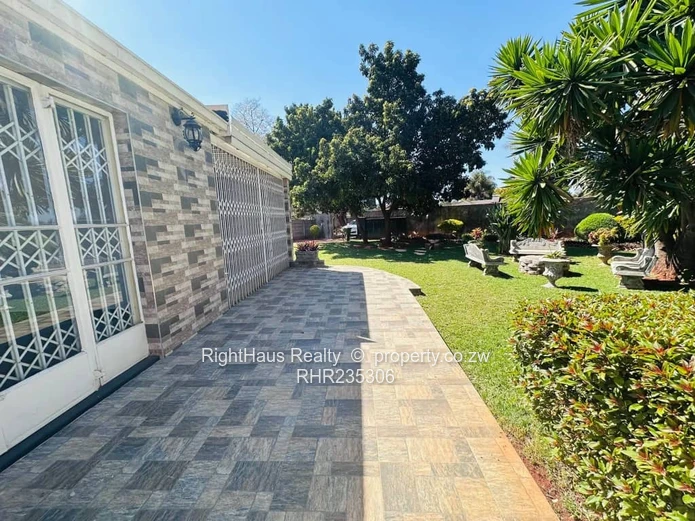 Executive 4 Bedroom Residence In Prime Hillside Location