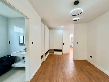 4 Bedroom Flat & Apartment