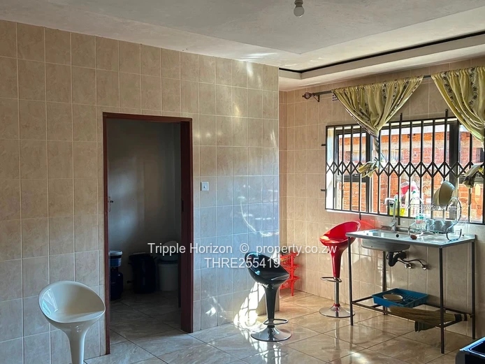 Spacious 4-Bed Westgate Home with Double Garage & Borehole