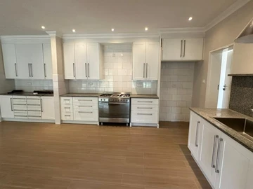 4 Bedroom Flat & Apartment