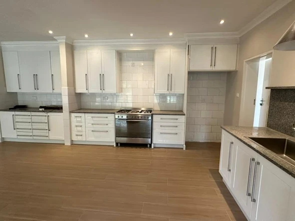 3 Bedroom Flat & Apartment