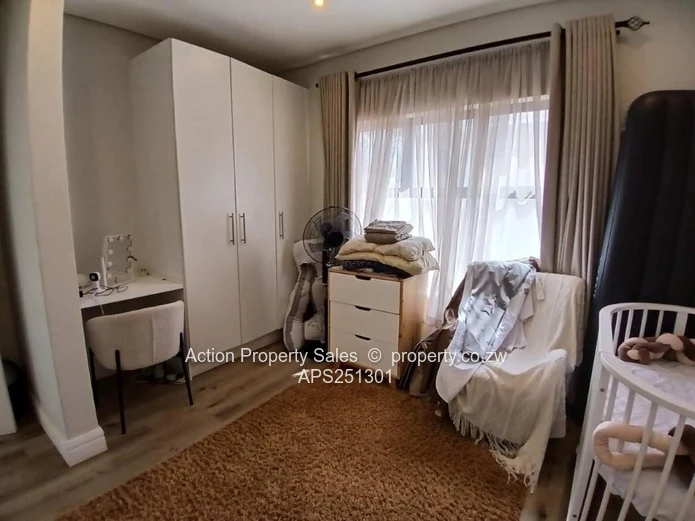 2 Bed Garden Flat For Rent In Avondale! 
