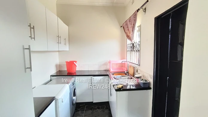 4-Bed Pomona Home with Spacious Living Areas