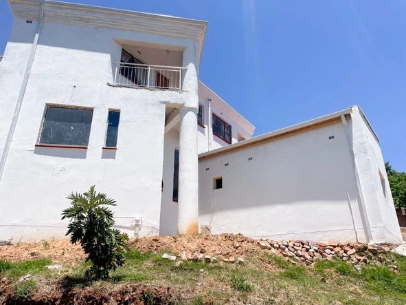 6 Bedroom House