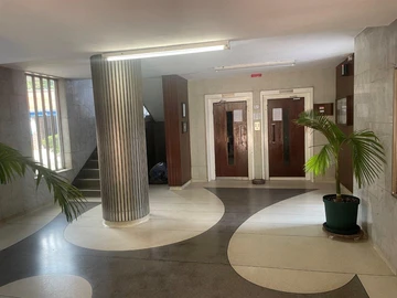 2 Bedroom Flat & Apartment