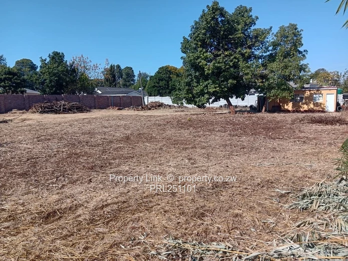 Secure Walled 2000m² Northwood Stand with Borehole & Staff Accommodation