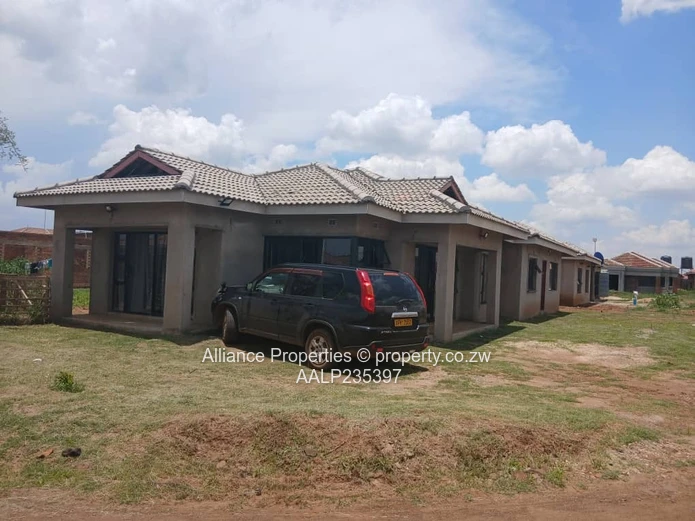 Corner Stand Fixer-Upper with Exceptional Potential in Glaudina