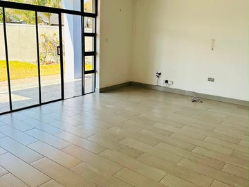 3 Bedroom Flat & Apartment