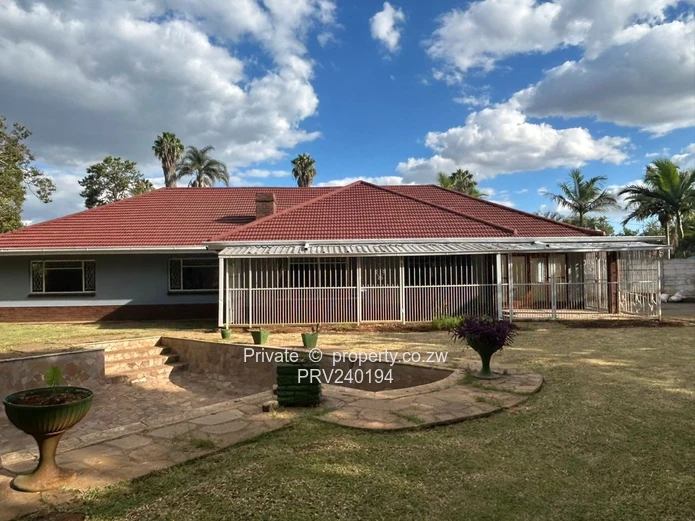 3 Bedroomed House in New Alexandra Park for Rent