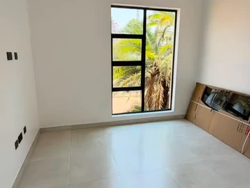 2 Bedroom Flat & Apartment
