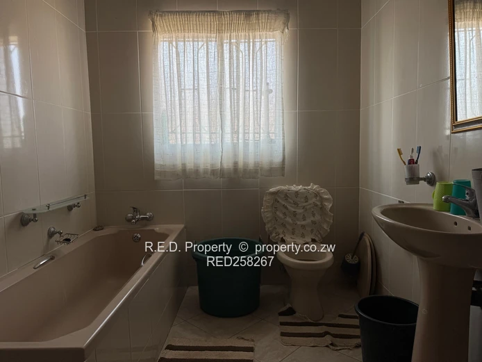 A spacious family home In New Parklands!