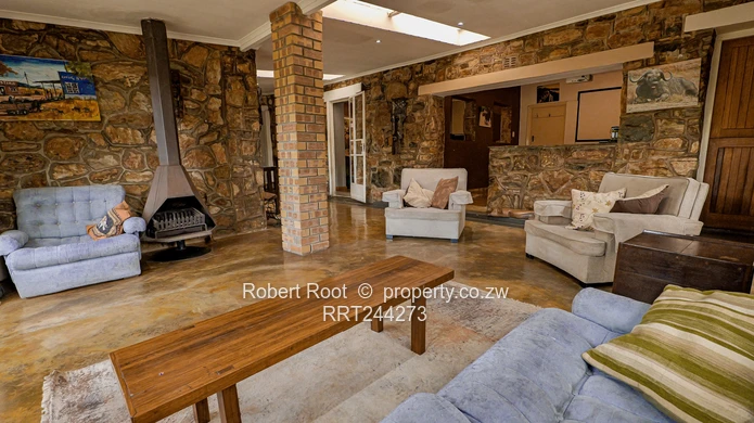 House for Sale in Monavale (Sole Mandate)