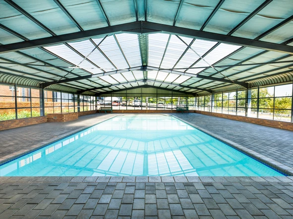 2 Bedroom Flat & Apartment