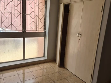 2 Bedroom Flat & Apartment