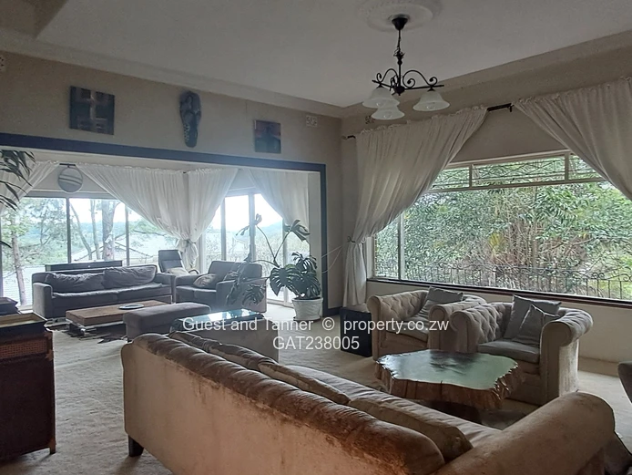 Luxury Glen Lorne House for Sale – 5 Bedrooms, Spa, Solar, Borehole & 7,000 sqm Stand