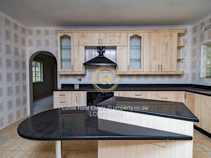 Spacious Modern Home Iin Prestigious Mt Breezes