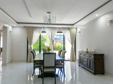 6 Bedroom House