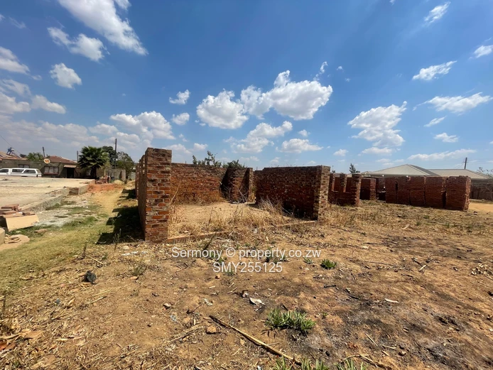 Incomplete Residential house for sale in Glaudina