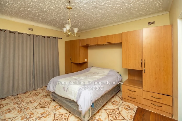 Family Home with Cottage (Sole Mandate)