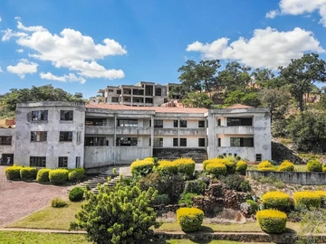 6 Bedroom House