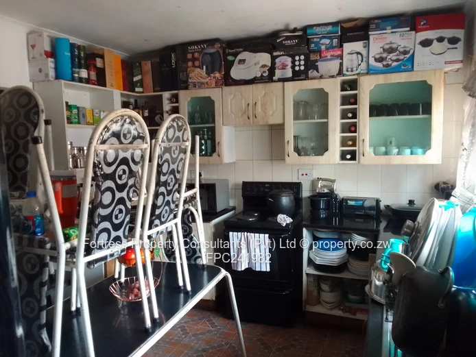 Brick 3-Bed Home in Mainway Meadows — Garage, Water Tank