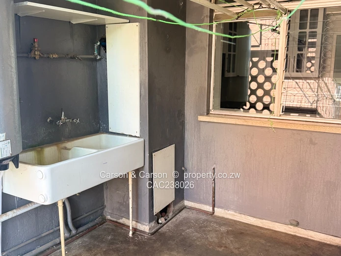 Upper Aves. Elegant 3 Bed. Apart.