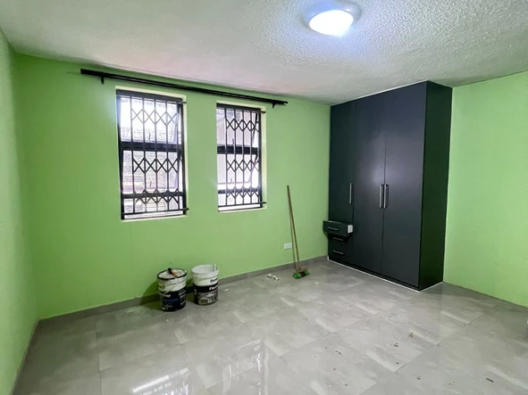 4 Bedroom Flat & Apartment