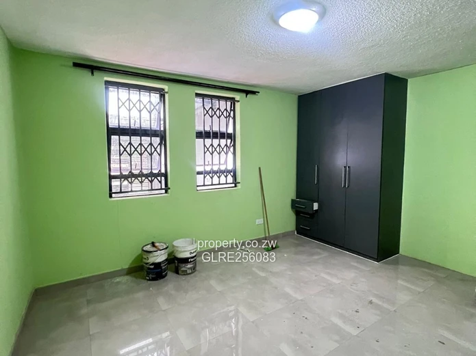 Newly Renovated 4-Bed Flat Bluff Hill - Borehole Included