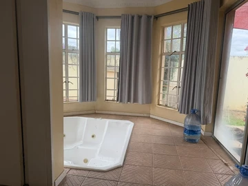 3 Bedroom Flat & Apartment