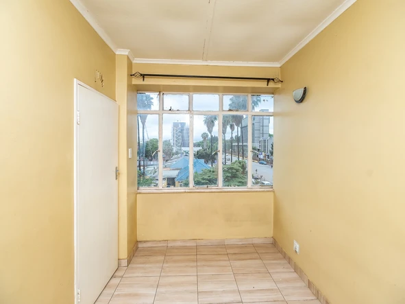 2 Bedroom Flat & Apartment