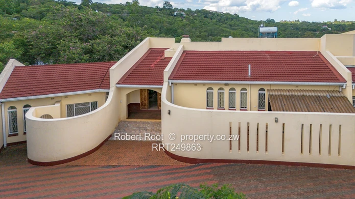 Stunning 5 bed fully furnished house in Glenlorne
