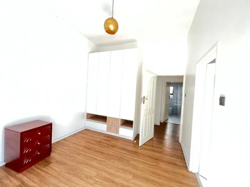 3 Bedroom Flat & Apartment
