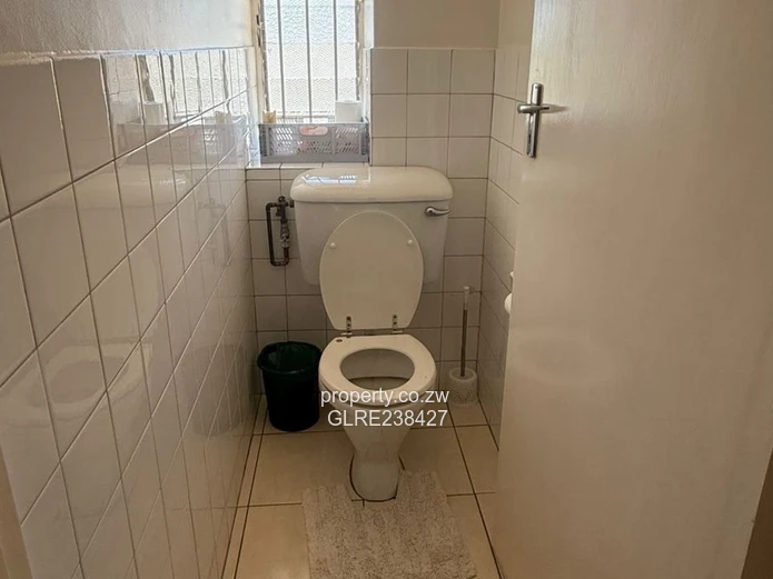 Spacious 2-bedroom flat in the heart of Avondale