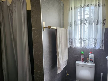 2 Bedroom Flat & Apartment