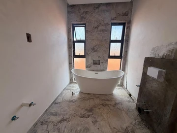 4 Bedroom Flat & Apartment